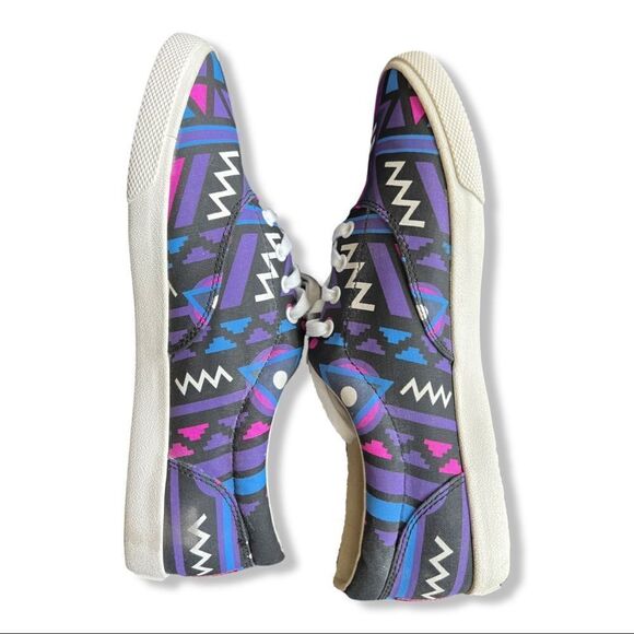 Bucketfeet Sneakers Size 8 Purple Pink Blue and White Graphic Design - Picture 3 of 6